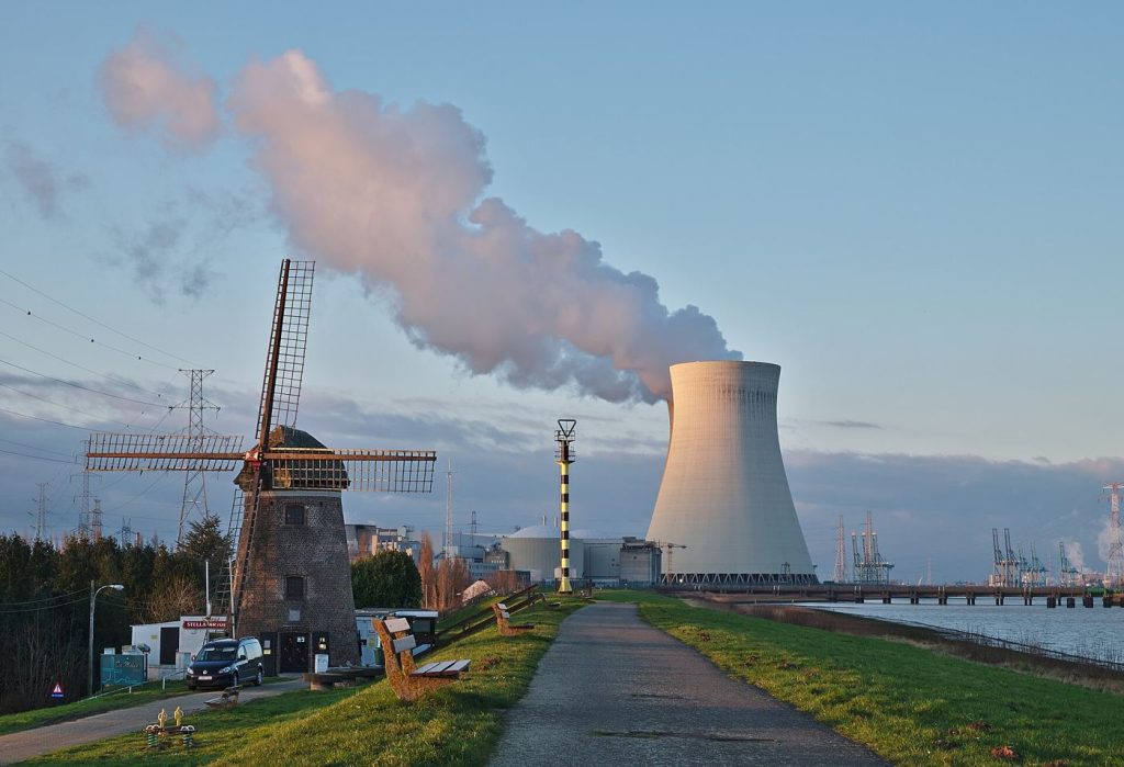 Data Centres Turn to Small Nuclear Reactors for Power Cooling towers at a nuclear power station at dusk